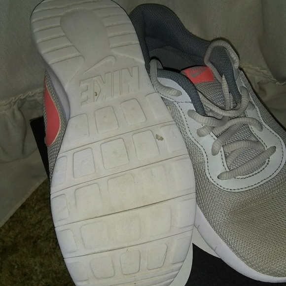 Nike girls youth shoes - Picture 2 of 5